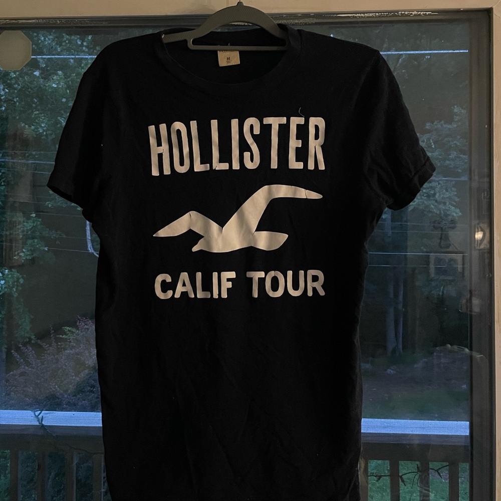 Hollister Graphic Tee